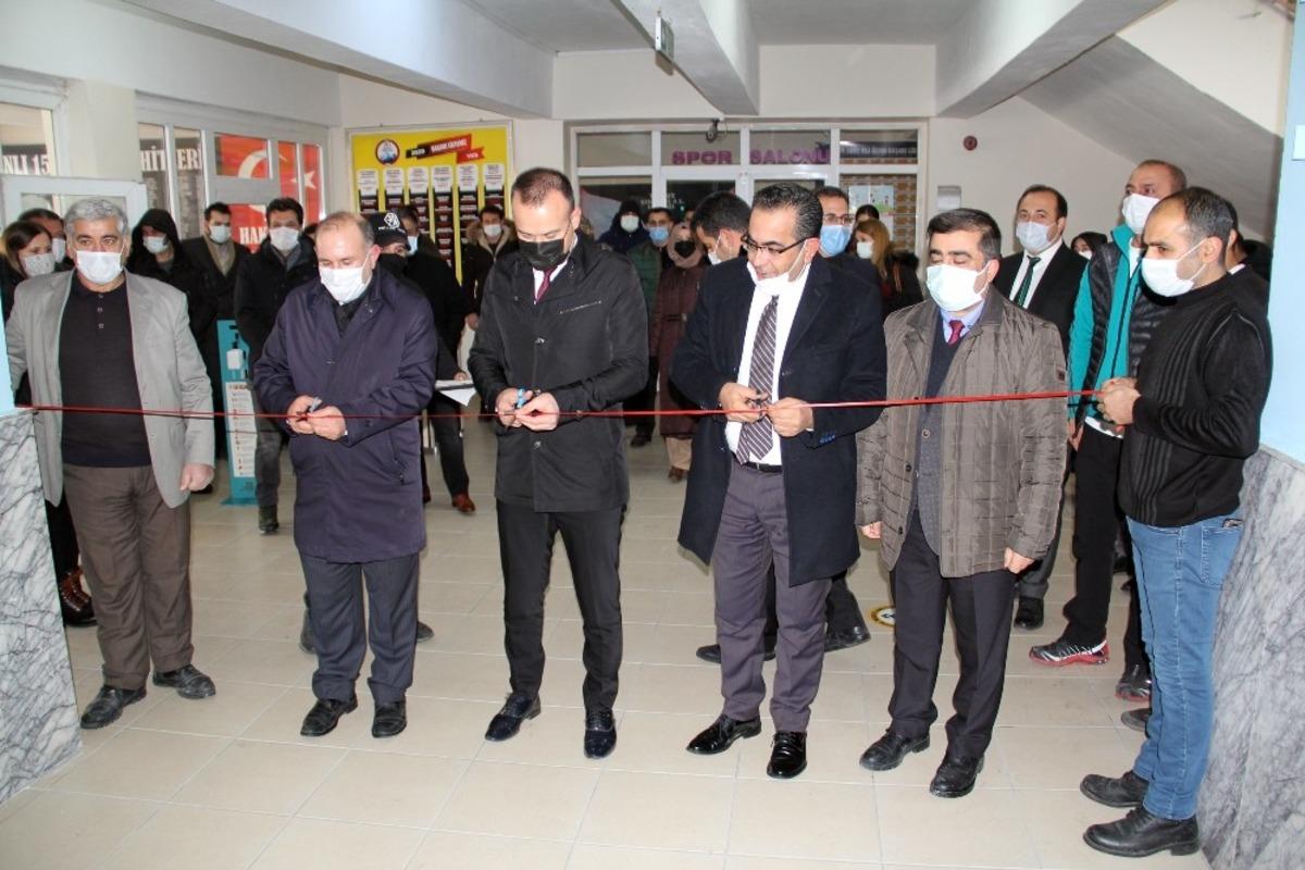 Ağrı&rsquo;da Diş Hekimi İlhami Yıldız mezun olduğu okula Z K&uuml;t&uuml;phane kurdu