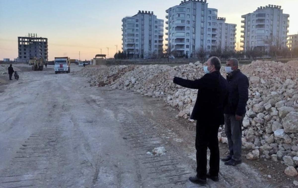 Lise Caddesindeki &ccedil;alışmalar s&uuml;r&uuml;yor