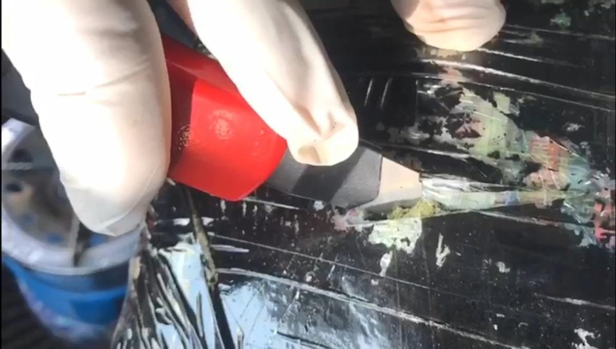 TEM&rsquo;de durdurulan tırdan 11 kilo 940 gram esrar &ccedil;ıktı