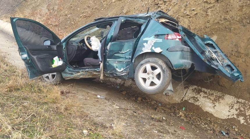 Takla atan otomobil hurdaya döndü: 1 yaralı