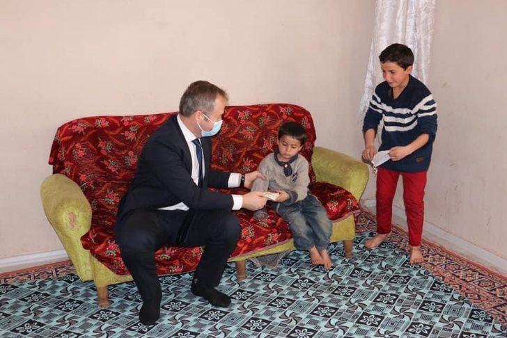 Hizan Kaymakamı Yelek, ev ziyaretlerine devam ediyor G3