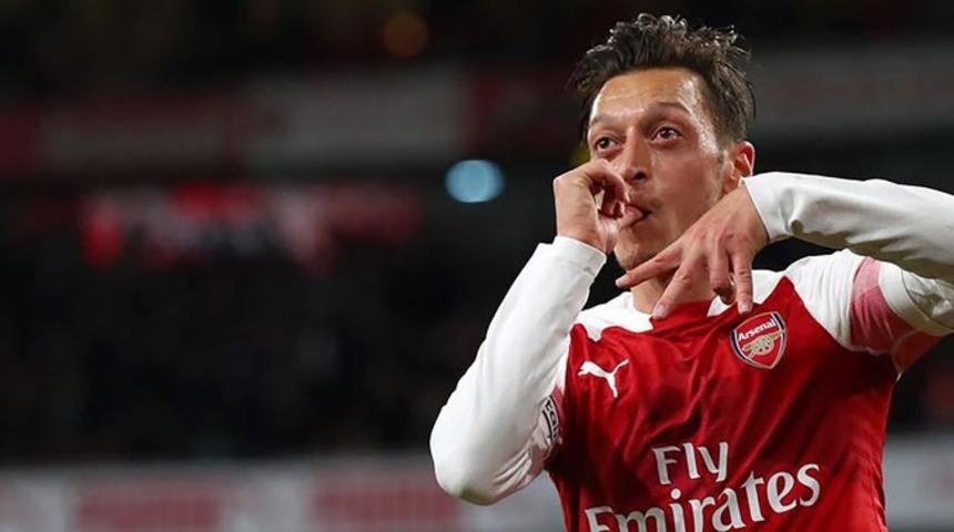 Mesut &Ouml;zil'in menajeri resmen a&ccedil;ıkladı! Fenerbah&ccedil;e...