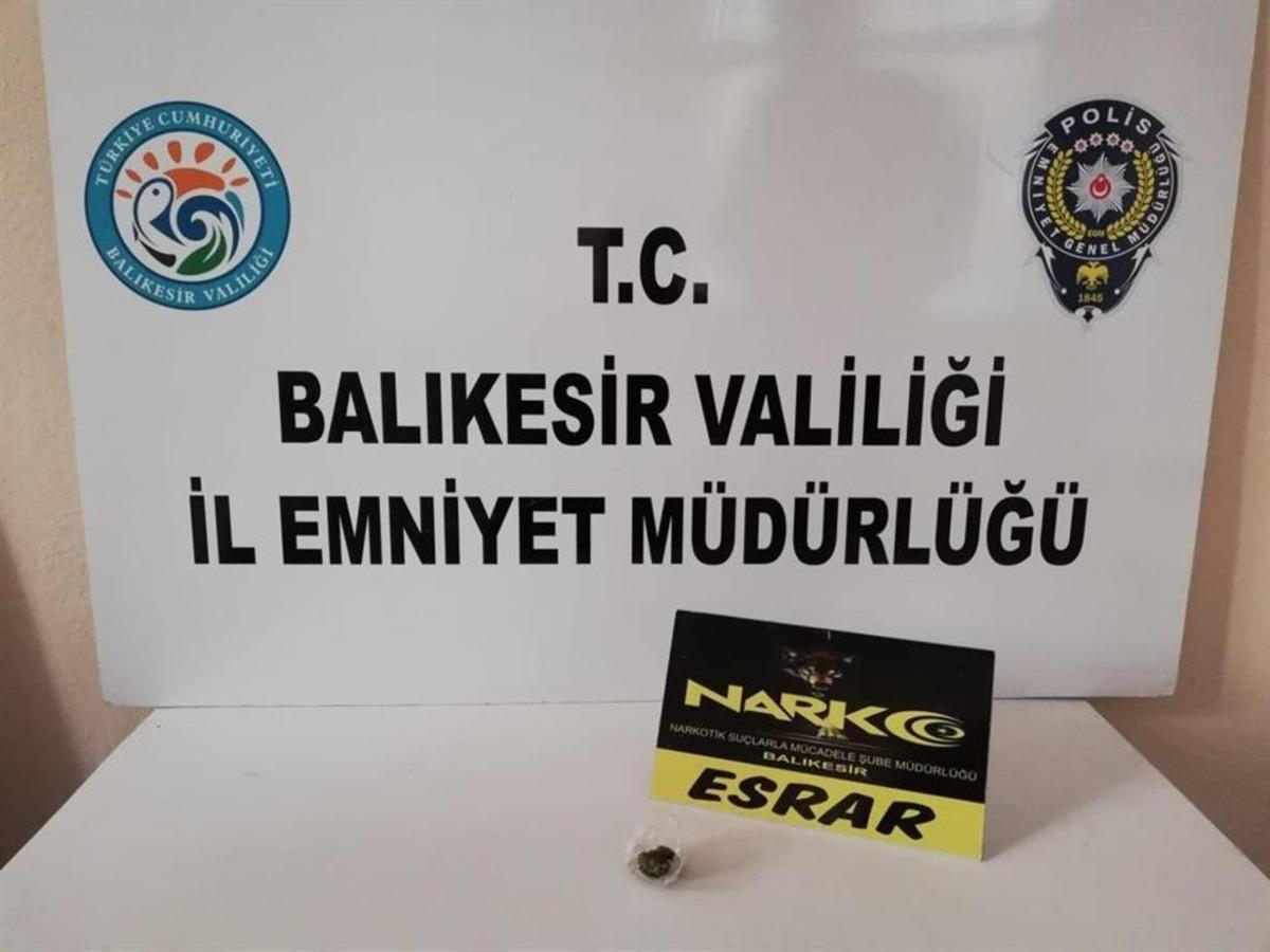 Balıkesir&rsquo;de polis 10 uyuşturucu ş&uuml;phelisini yakaladı