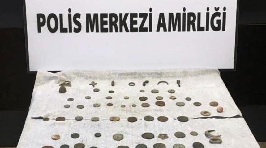 Tavşanlı&rsquo;da 153 par&ccedil;a tarihi obje ve sikke ele ge&ccedil;irildi