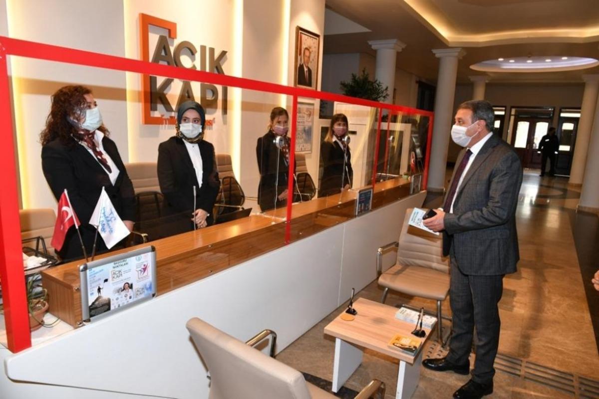 Vali Şıldak &rsquo;Uyuşturucu ile M&uuml;cadele Birimini&rsquo; ziyaret etti