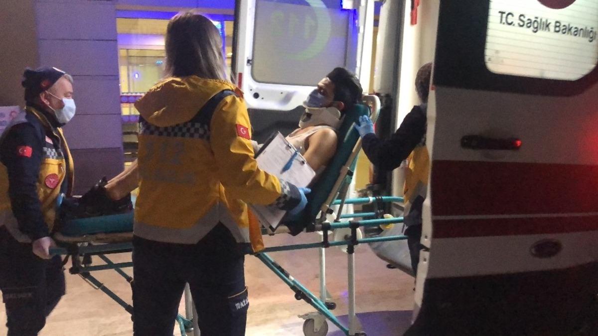 İki aile arasında &ccedil;ıkan alacak verecek kavgası: 2 yaralı