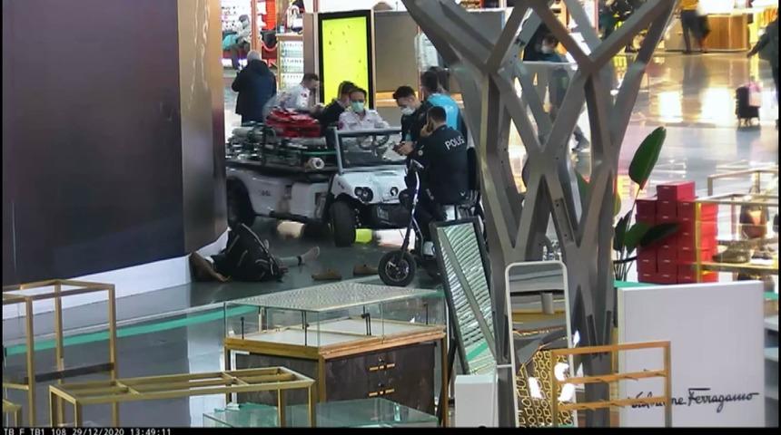 İstanbul Havalimanı'nda yolcunun midesinden 93 kaps&uuml;l uyuşturucu &ccedil;ıktı