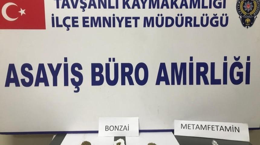 Tavşanlı&rsquo;da metanfetamin ve bonzai ele ge&ccedil;irildi