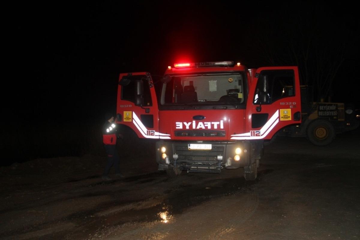 Beyşehir G&ouml;l&uuml; Milli Parkı&rsquo;ndaki sazlıklar alev alev