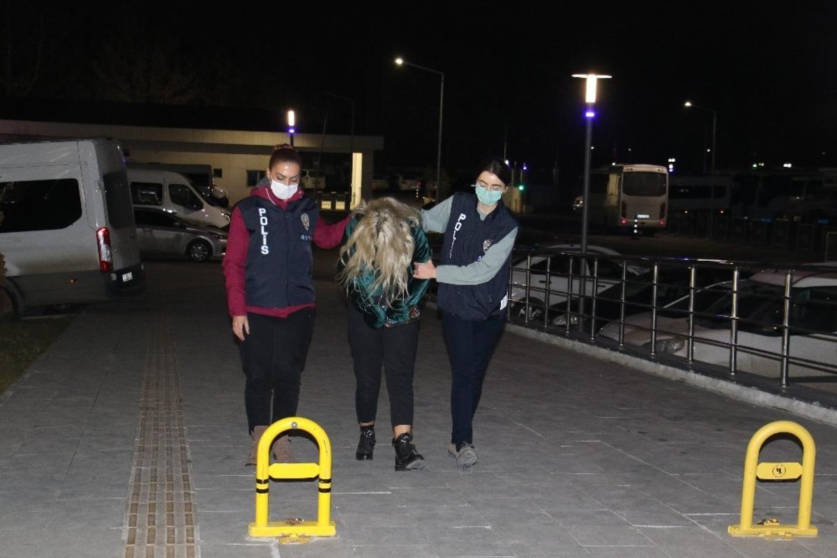 &Uuml;mitcan Uygun&rsquo;un uyuşturucu kullandığı g&ouml;r&uuml;nt&uuml;lerde yanında bulunan kadın yakalandı