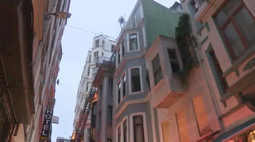 Beyoğlu'nda otelde korkutan yangın