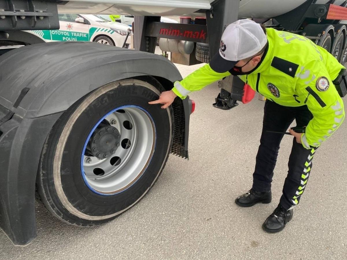 Kar yağışı uyarısı ekipleri harekete ge&ccedil;irdi