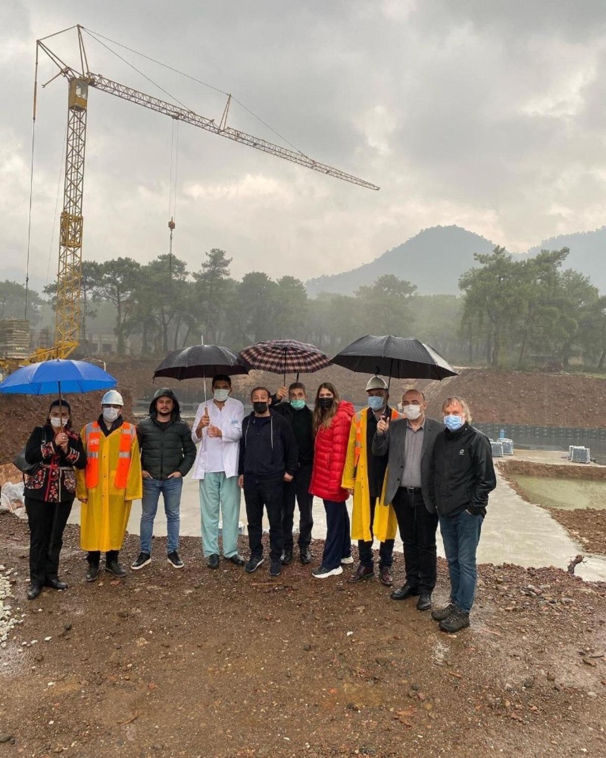 AK Parti Marmaris il&ccedil;e y&ouml;netimi yeni yapılacak olan hastane inşaatında incelemelerde bulundu