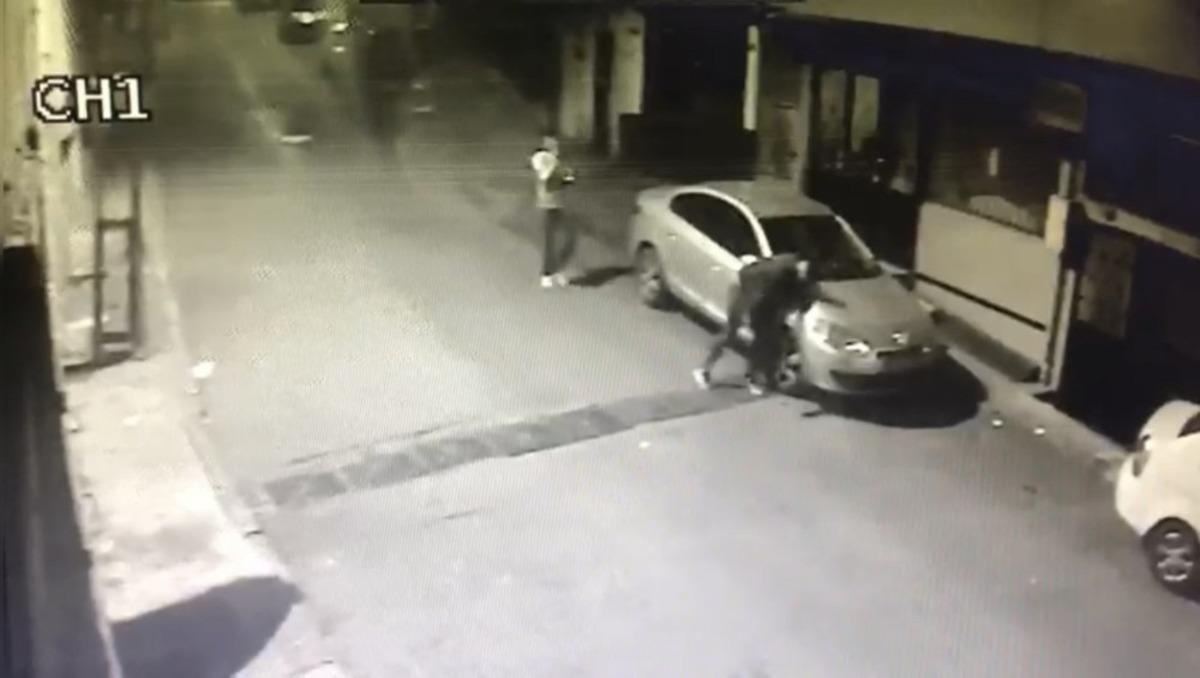 (&Ouml;zel)Yılbaşı gecesi vatandaşları şoke eden bı&ccedil;aklı saldırı kamerada