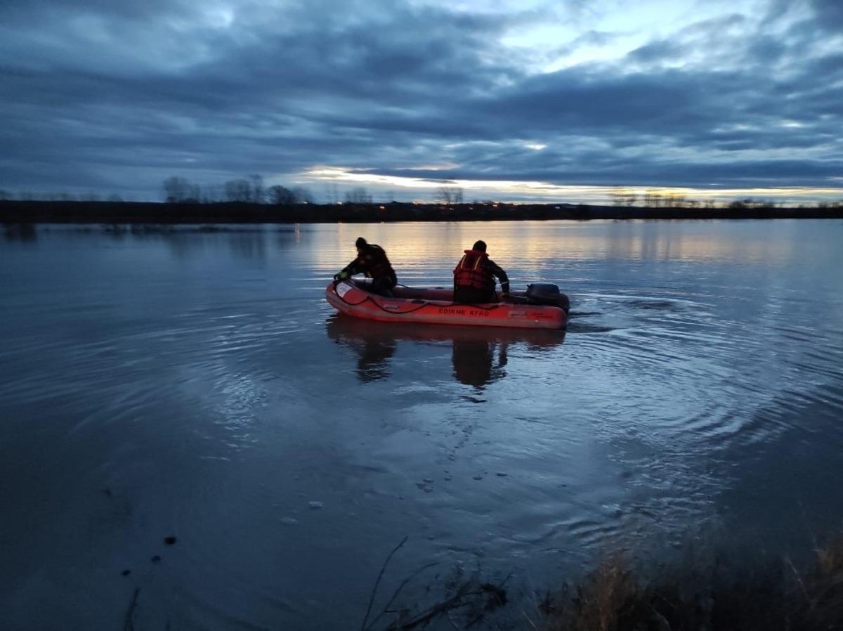 Huduttaki askerlere yemek g&ouml;t&uuml;r&uuml;yordu, selde mahsur kaldı
