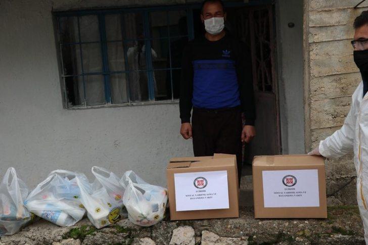 Eğirdir’de karantinadaki 121 haneye gıda ve temizlik malzemesi dağıtıldı G5