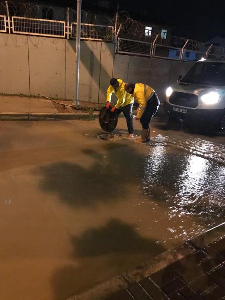 Buca Belediyesi geceden sabaha sağanağa karşı seferber oldu G3