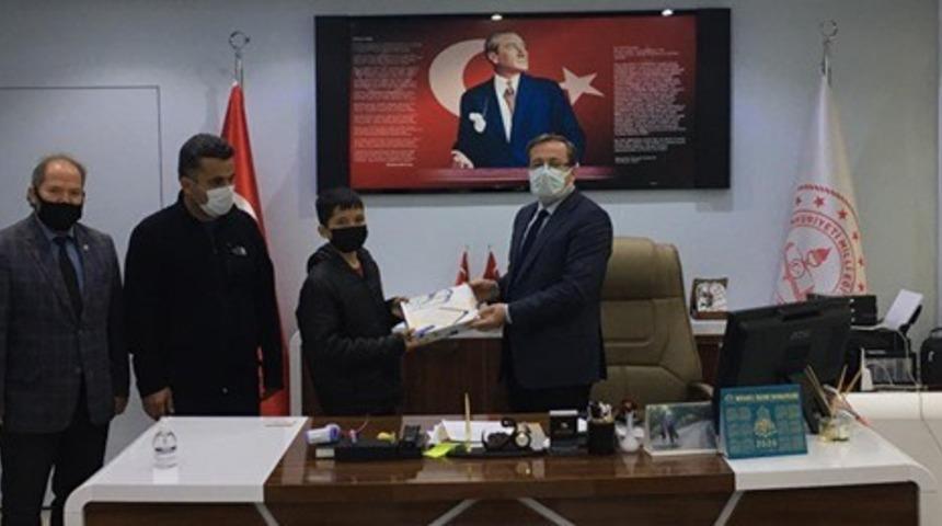 Şaphane’de öğrencilere tablet bilgisayar dağıtımı