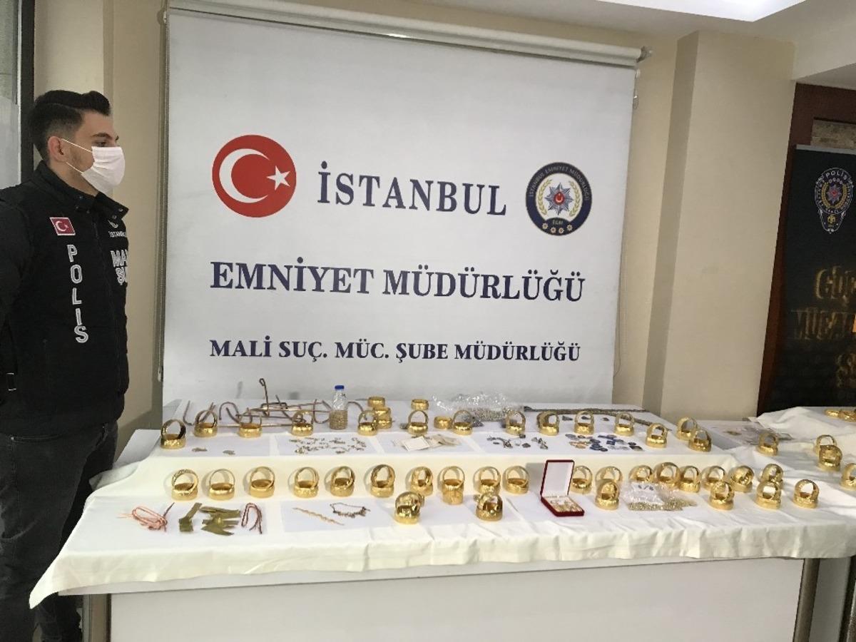 Ele ge&ccedil;irilen sahte ve ayarı d&uuml;ş&uuml;k altınlar emniyette sergilendi