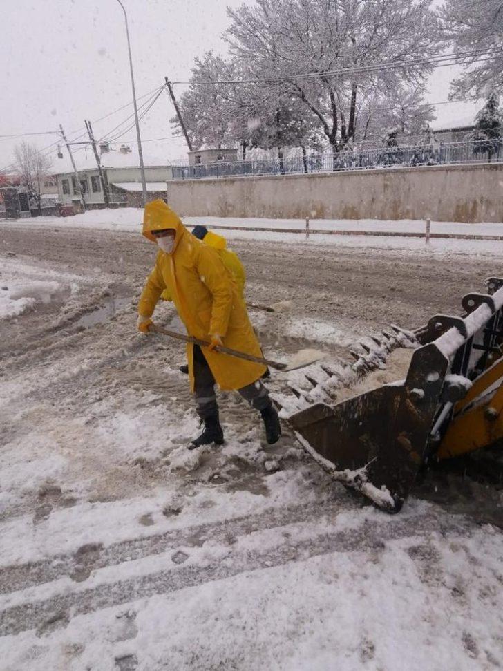 İhsaniye ilçesi karla kaplandı G4
