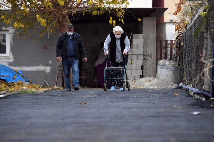 Yürüme engelli kadının yol engeli ortadan kaldırıldı G2