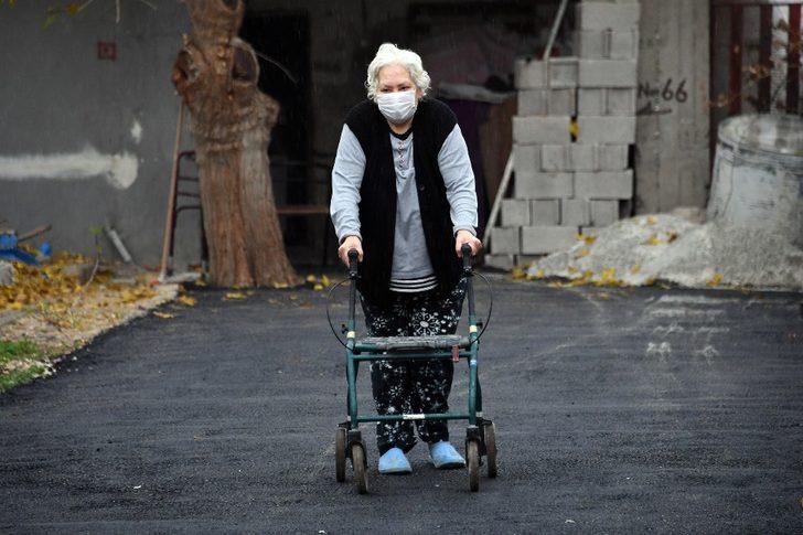 Yürüme engelli kadının yol engeli ortadan kaldırıldı G3