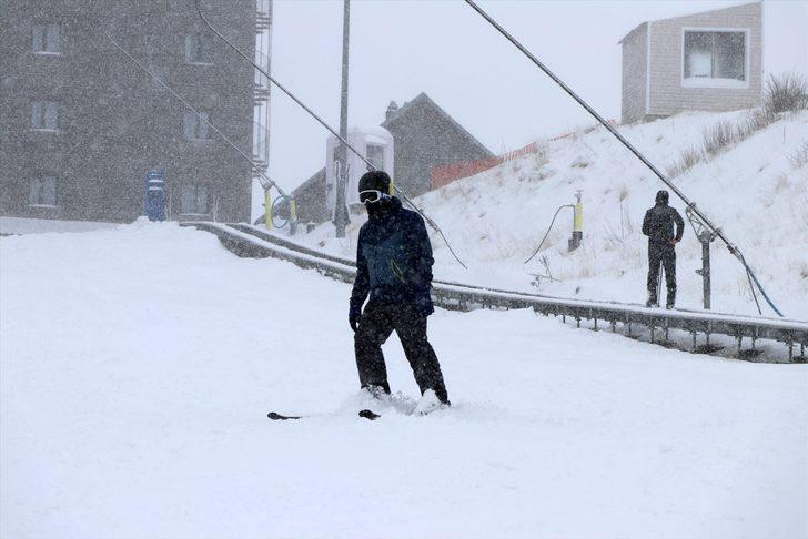 Kartalkaya ve Kartepe'de kar etkili oldu G3