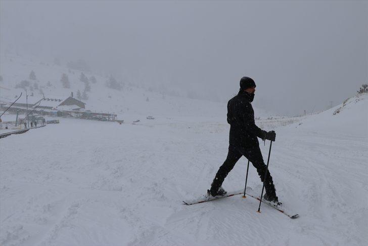 Kartalkaya ve Kartepe'de kar etkili oldu G4