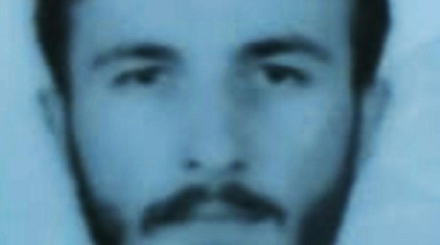 23 yaşındaki gen&ccedil; aracının i&ccedil;inde kafasından vurulmuş halde bulundu