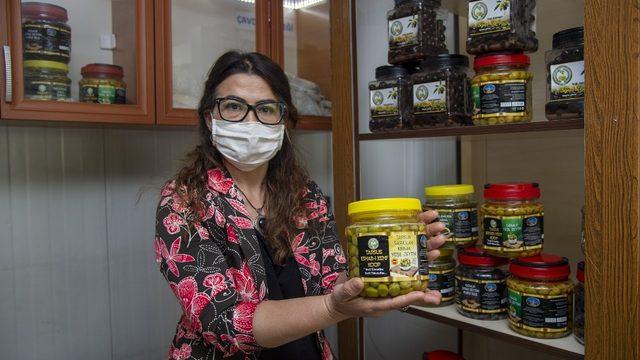 MER-EK büfelerinde artık Tarsus’un zeytini ve salamura yaprağı da satılıyor