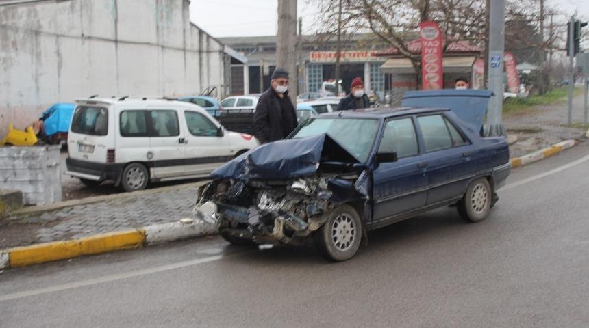&Ccedil;arşamba&rsquo;da trafik kazası: 2 yaralı
