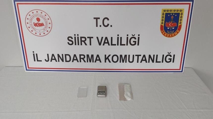 Siirt&rsquo;te &uuml;zerlerinde uyuşturucu bulunan 3 şahsa kısıtlamaya uymadıkları i&ccedil;in 10 bin lira para ceza kesildi