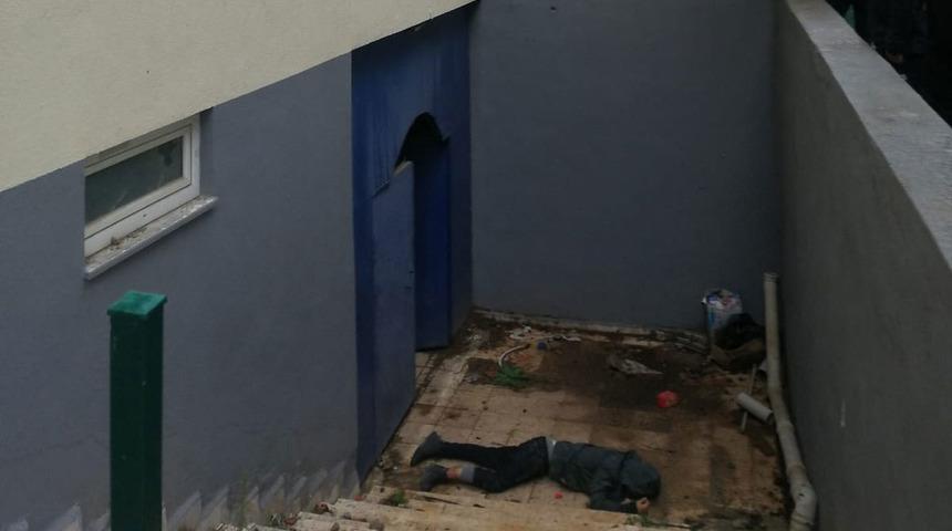 Tutuklandıktan sonra götürüldüğü polis merkezinde tuvalet penceresinden atladı