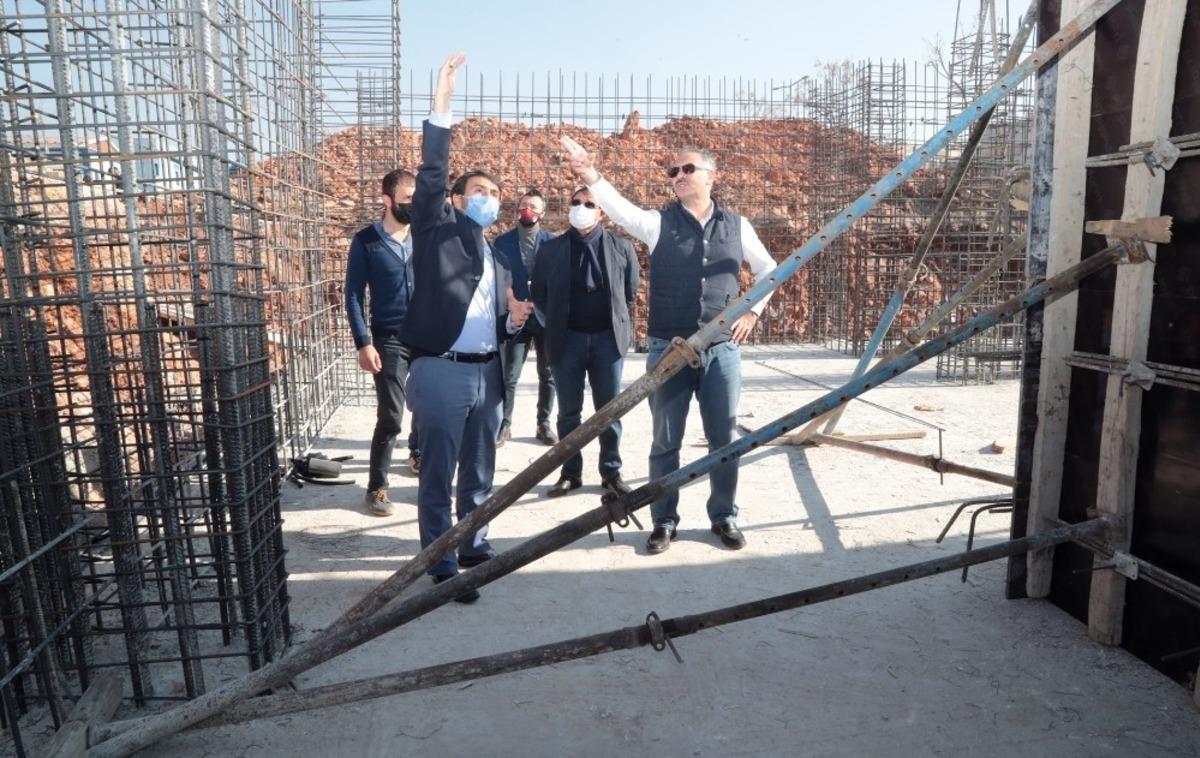 Eyy&uuml;biye&rsquo;de yarı olimpik havuzda &ccedil;alışmalar devam ediyor