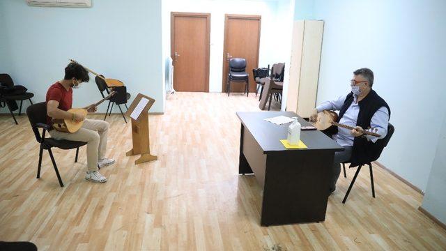 İsmail Baha Sürelsan Konservatuvarında yüz yüze eğitim başladı