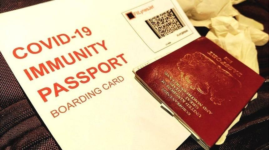 Covid: Guardian'a g&ouml;re İngiltere h&uuml;k&uuml;meti, 'Koronavir&uuml;s pasaportu' i&ccedil;in teknoloji firmalarıyla g&ouml;r&uuml;ş&uuml;yor