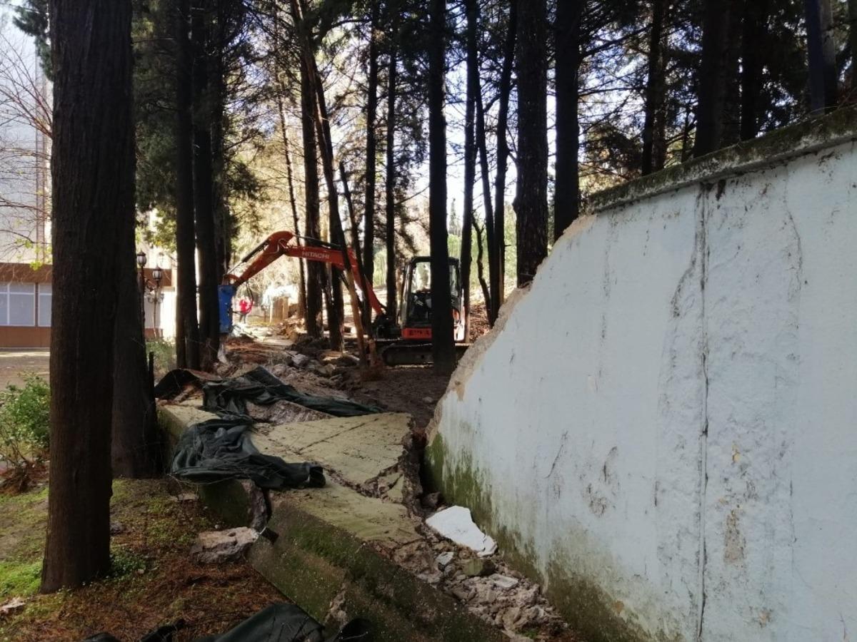 İstinat duvarı yıkıldı belediyeyi su bastı