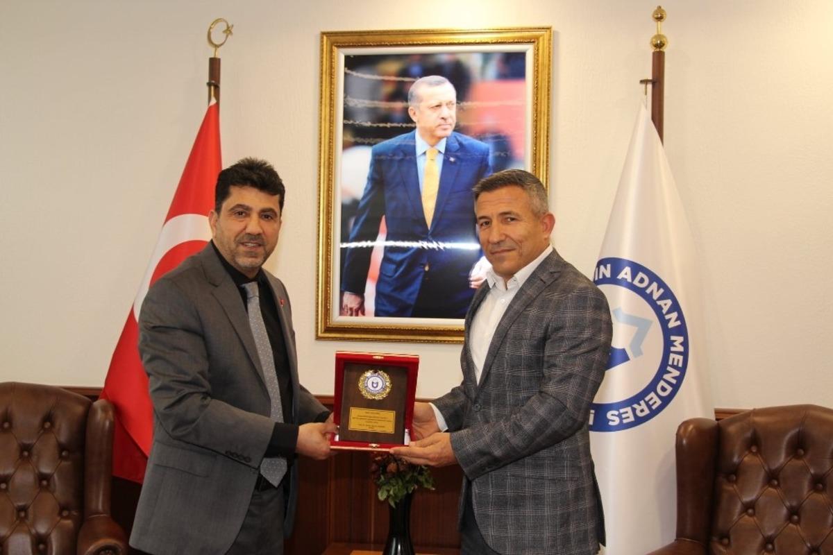 Hayırsever iş adamı Mehmet Emin  Din&ccedil; Rekt&ouml;r Aldemir ile g&ouml;r&uuml;şt&uuml;