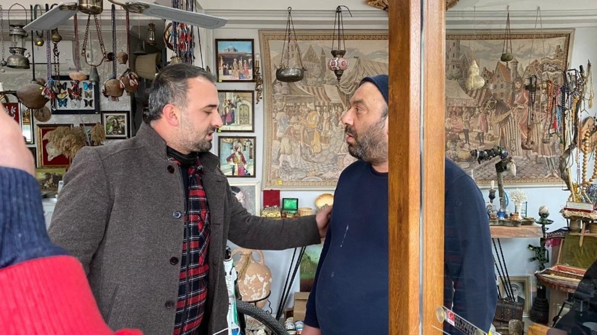 Ailesi canlı yayında onu ararken o antikacı d&uuml;kkanından &ccedil;ıktı