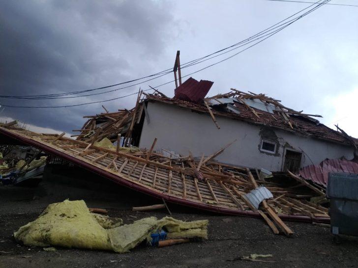 Otlukbeli’de fırtına çatıları uçurdu G2