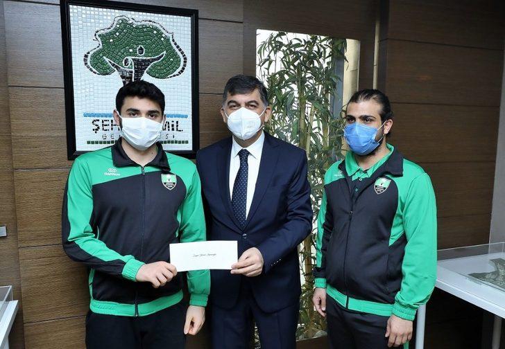 Rekortmen yüzücüden Başkan Fadıloğluna ziyaret G4