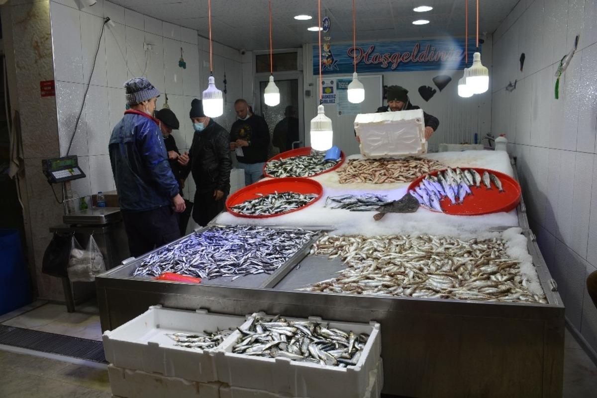 Sinop&rsquo;ta hamsiye rağbet d&uuml;şt&uuml;