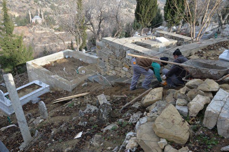 Mezarlıklarda bakım ve temizlik çalışması yapıldı G3