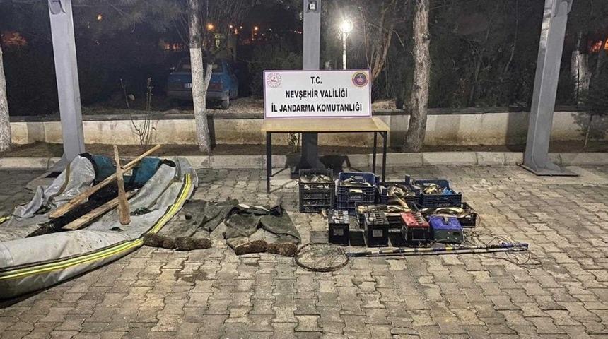 Kızılırmak&rsquo;ta elektrikle balık avlayan şahıslar yakalandı