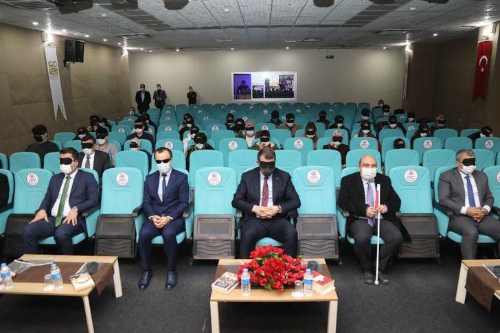 Görme engellileri anlamak için gözlerini kapattılar G1