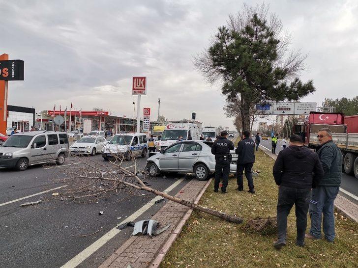 Kayseri’de 4 aracın karıştığı trafik kazasında 2 kişi yaralandı G2