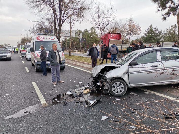 Kayseri’de 4 aracın karıştığı trafik kazasında 2 kişi yaralandı G5