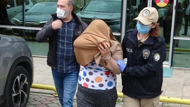 Ziyaretine gittikleri yaşlı kadına para verip bereketli olsun diye paranın yanına koy diyerek 5 bin lira çaldılar