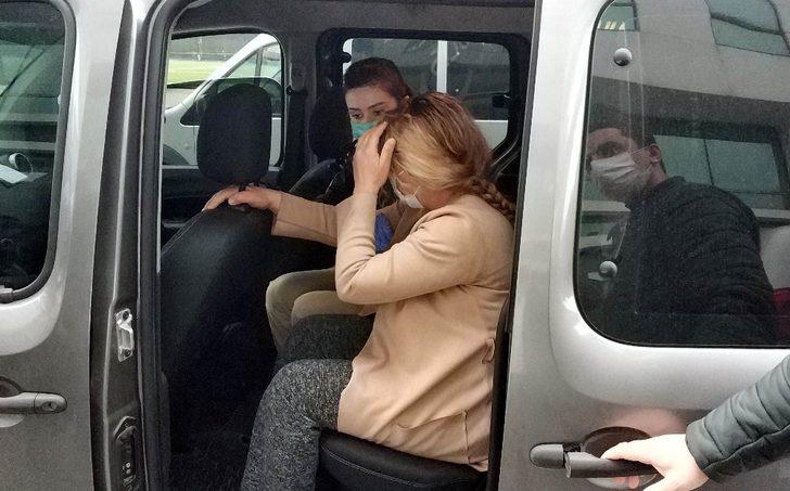 Ziyaretine gittikleri yaşlı kadına para verip "bereketli olsun diye paranın yanına koy" diyerek 5 bin lira çaldılar G2