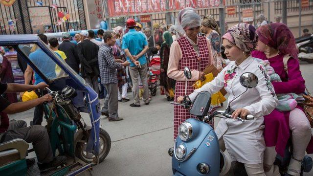 Çin teknoloji şirketleri etnik yapıya göre kimlik tespiti yapılan sistemlerin satışını yapmadıklarını söylüyor.